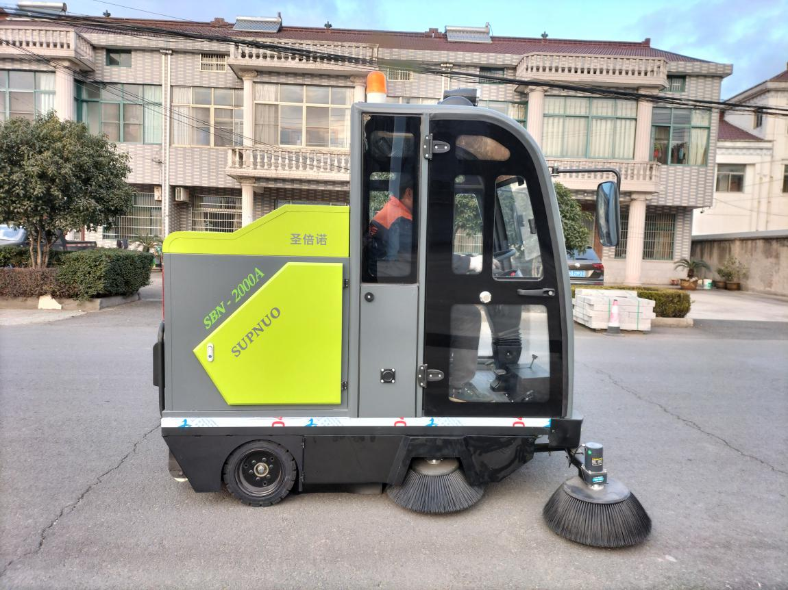 江西龙马清扫车